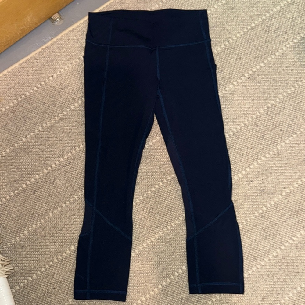 Lululemon size 4 3/4 length tight